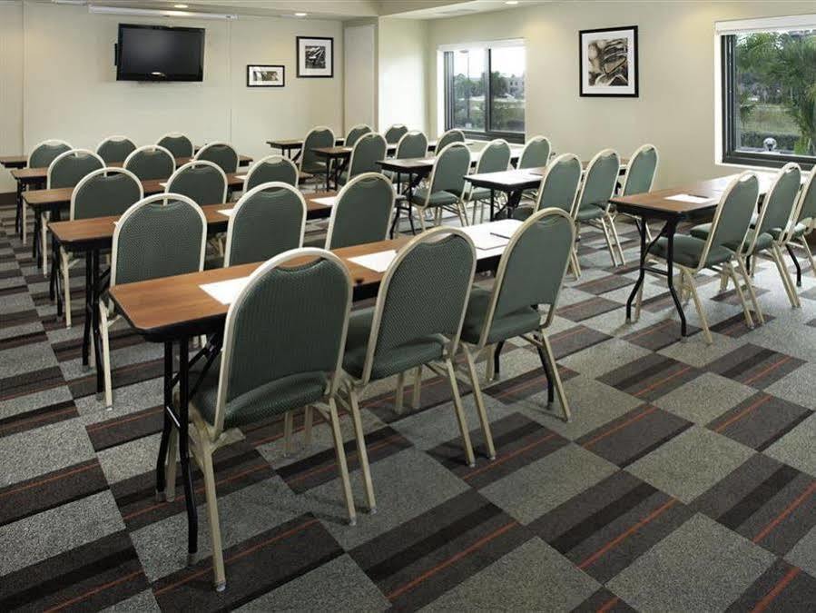 Four Points By Sheraton Fort Myers Airport المظهر الخارجي الصورة